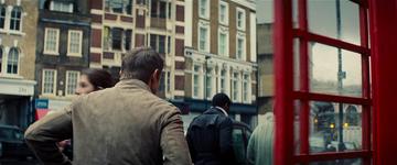 Mission Impossible - Rogue Nation_Brandt leaves a phone box