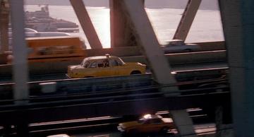 Home Alone 2 Lost in New York_Kevin in a taxi crosses the bridge