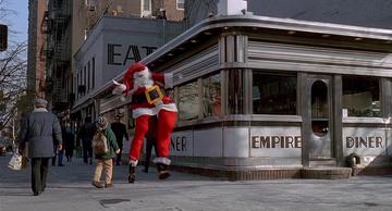 Home Alone 2 Lost in New York_Kevin visits the Empire diner