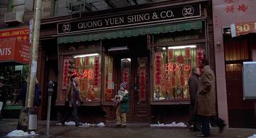 Home Alone 2 Lost in New York_The firework shop