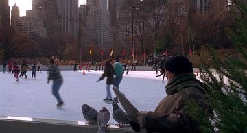 Home Alone 2 Lost in New York_The sticky bandits go ice skating