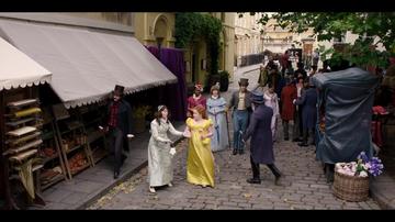 Bridgerton_Penelope and Elouise walk through the streets