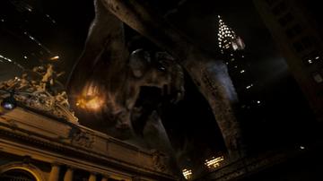 Cloverfield_The monster trashes Grand Central Station