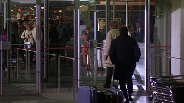 Bullitt_The airport