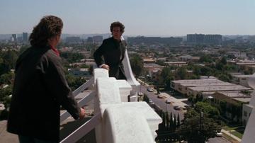 Lethal Weapon_Riggs confronts the jumper