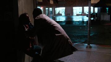Lethal Weapon_Riggs is shot through the window