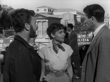 Roman Holiday_Outside the police station