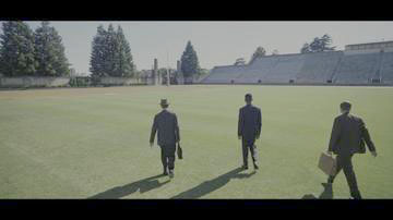 Oppenheimer_On the sports field in Chicago