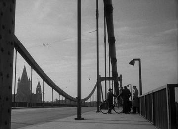 The Third Man_The men on the bridge