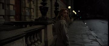 Spectre_Madeleine looks over her shoulder