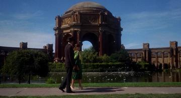 Vertigo_Scottie and Madeleine in front of the Palace of Fine Arts