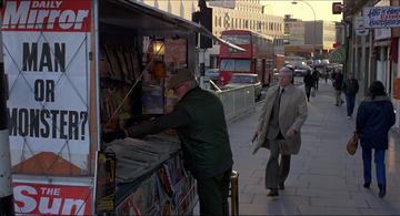 An American Werewolf in London_Dr Hirsch buys a paper