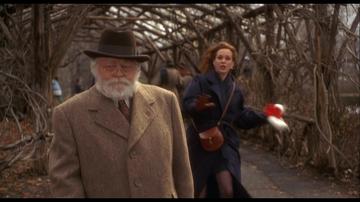 Miracle on 34th Street (1994)_Dorey catches uop with Kringle in the park