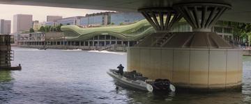 Mission Impossible - Fallout_IMF crew in their boat under the bridge