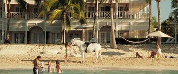 Casino Royale (2006)_Solange gets off her horse