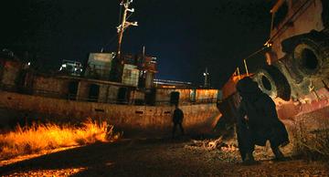 Crimes of the Future_Meeting by the grounded ships