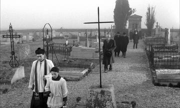 Eyes Without a Face_The cemetery