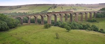 Swallows and Amazons (2016)_The train crosses the viaduct