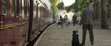 Swallows and Amazons (2016)_The Walkers arrive at the train station