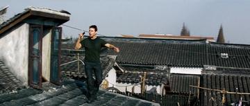 Mission Impossible III_Hunt out on the village roof