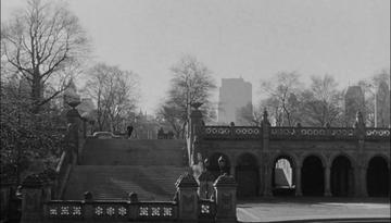 The Manchurian Candidate_Shaw enters the park