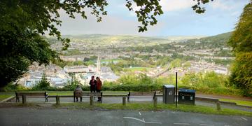 McDonald & Dodds_Overlooking the city