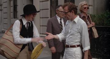 Annie Hall_On the street outside Annie