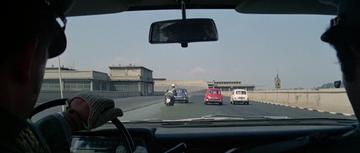 The Italian Job (1969)_Chase along the race circuit