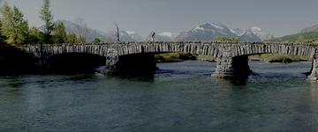 Forrest Gump_Running across a stone bridge