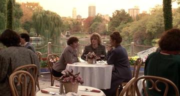 When Harry Met Sally_Sally and her friends have lunch