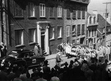 I Confess_Crowds gather outside the crime scene