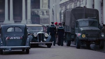 The Kings Speech_Lionel drives through war-torn London