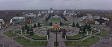 The Russia House_Meeting by the fountain