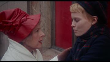 Rosemarys Baby_Rosemary talks with Minnie on the street