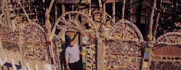 La La Land_The sculpture towers