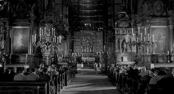 Schindlers List_The black marketeers meet in the church