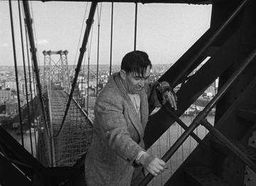 The Naked City_The climax atop the bridge