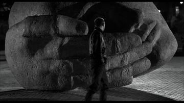 La Haine_The face statue