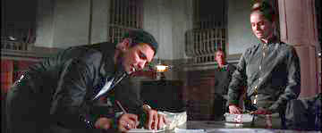 Point Blank_Counting the cash after the heist