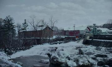 The Holdovers_The town falls