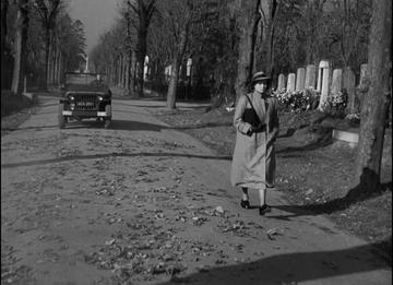 The Third Man_Anna walks from the cemetary