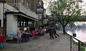 Help_Running into the pub